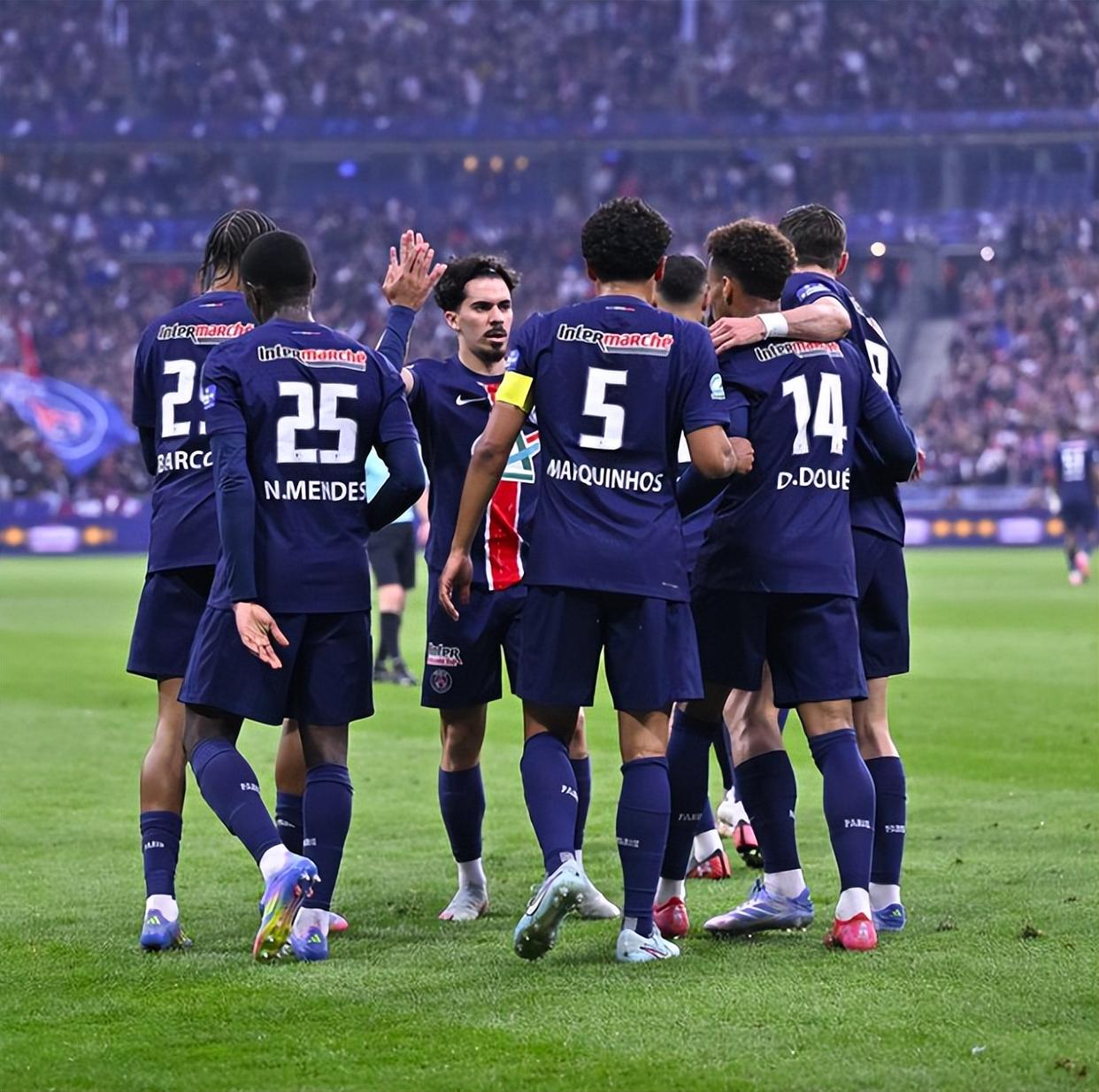 包含赛前巴黎圣日耳曼调整名单以备欧洲杯，篮板制胜环节打磨，细节曝光，心理建设被强调的词条九游体育游戏入口